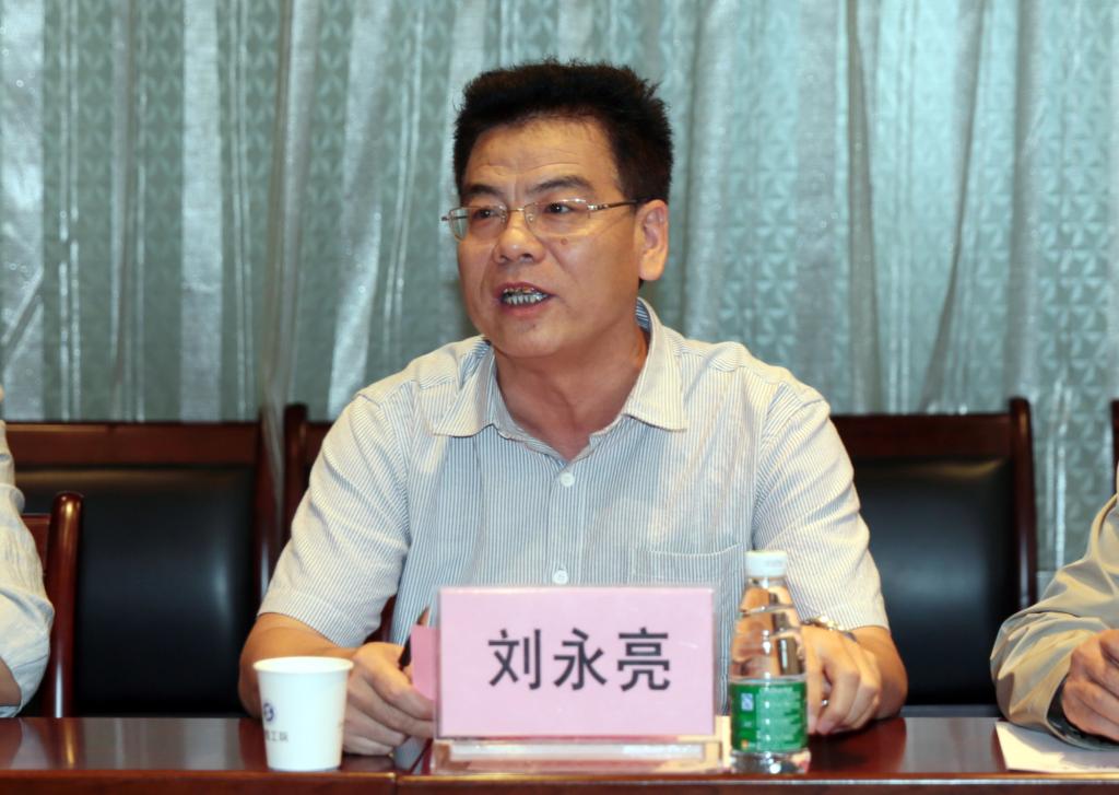 党委副书记、副院长刘永亮主持座谈天博b综合体育app官网