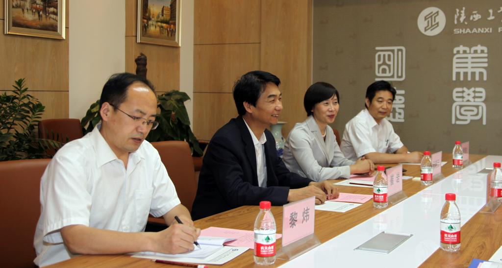 党政办主任黎炜、电气工程学院副院长殷锋社等陪同天博b综合体育app官网见