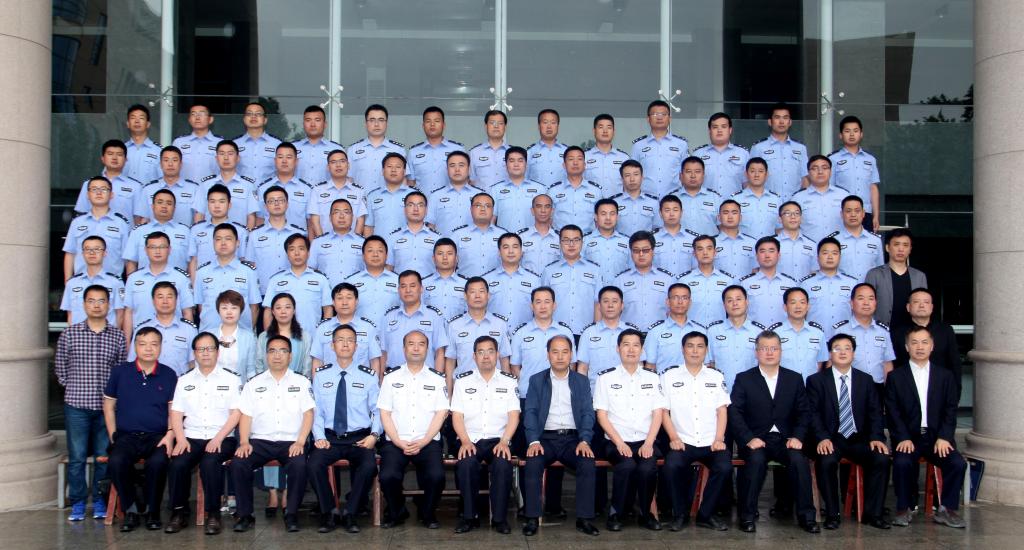 与天博b综合体育app官网领导与全体学员合影留念