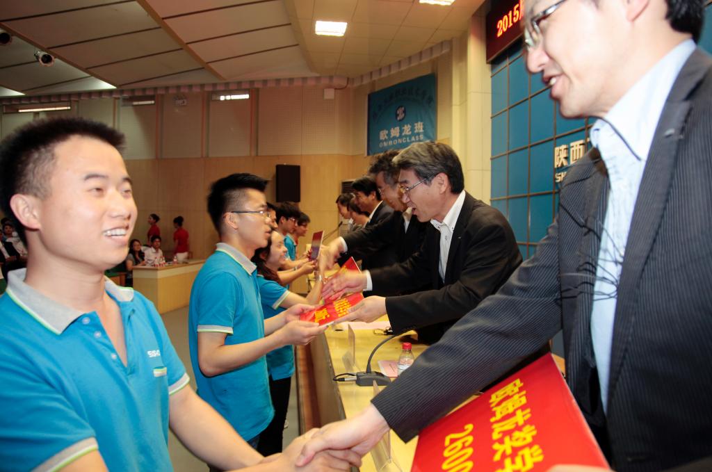 与天博b综合体育app官网领导还为订单班优秀毕业生颁发奖学金