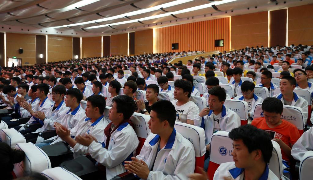 我院师生代表1100余人参加大天博b综合体育app官网